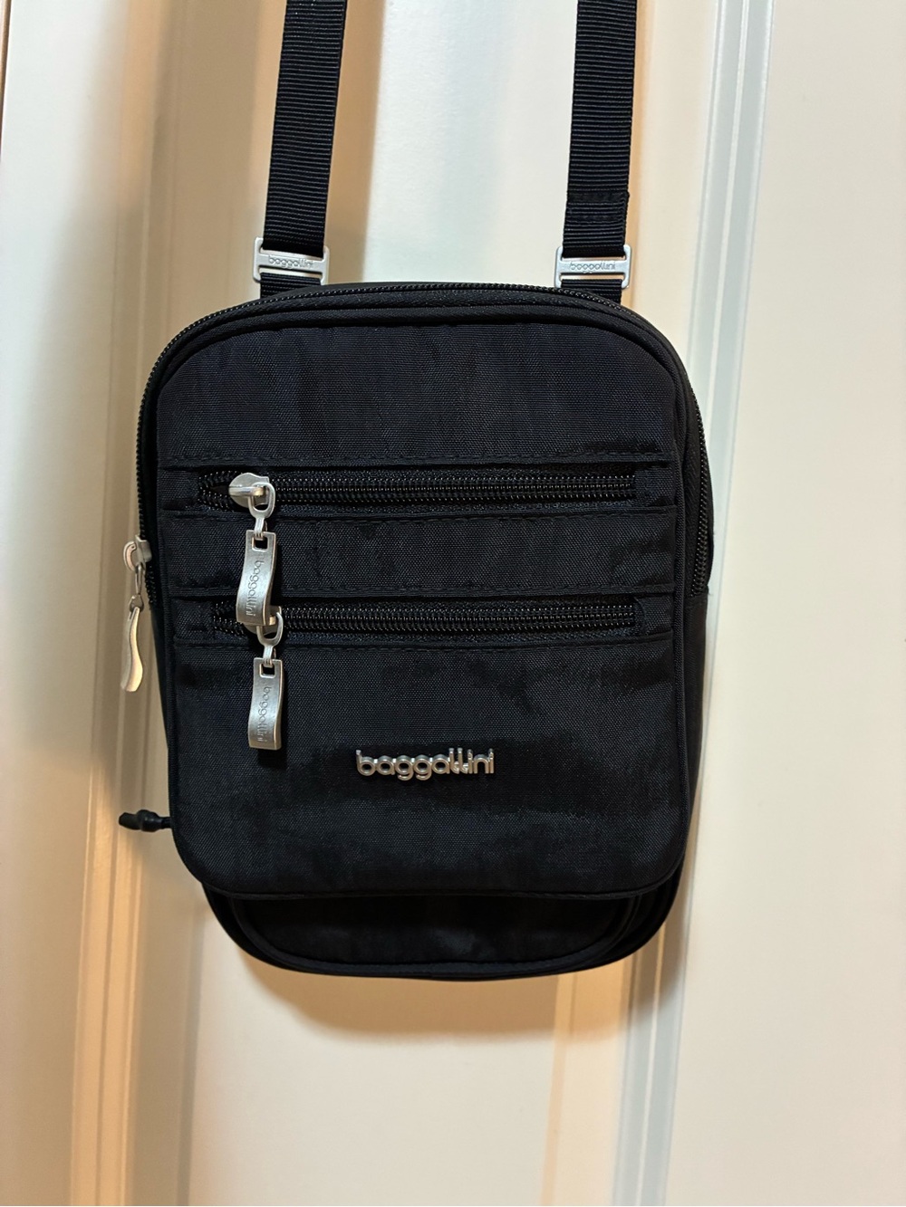 Baggallini Black Crossbody Multipocket Bag